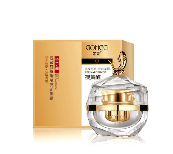 Un produit cosmétique de soin de la peau à base d'alcool, de rétinol et de caviar