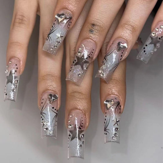 Ongles en strass tendance pour femmes